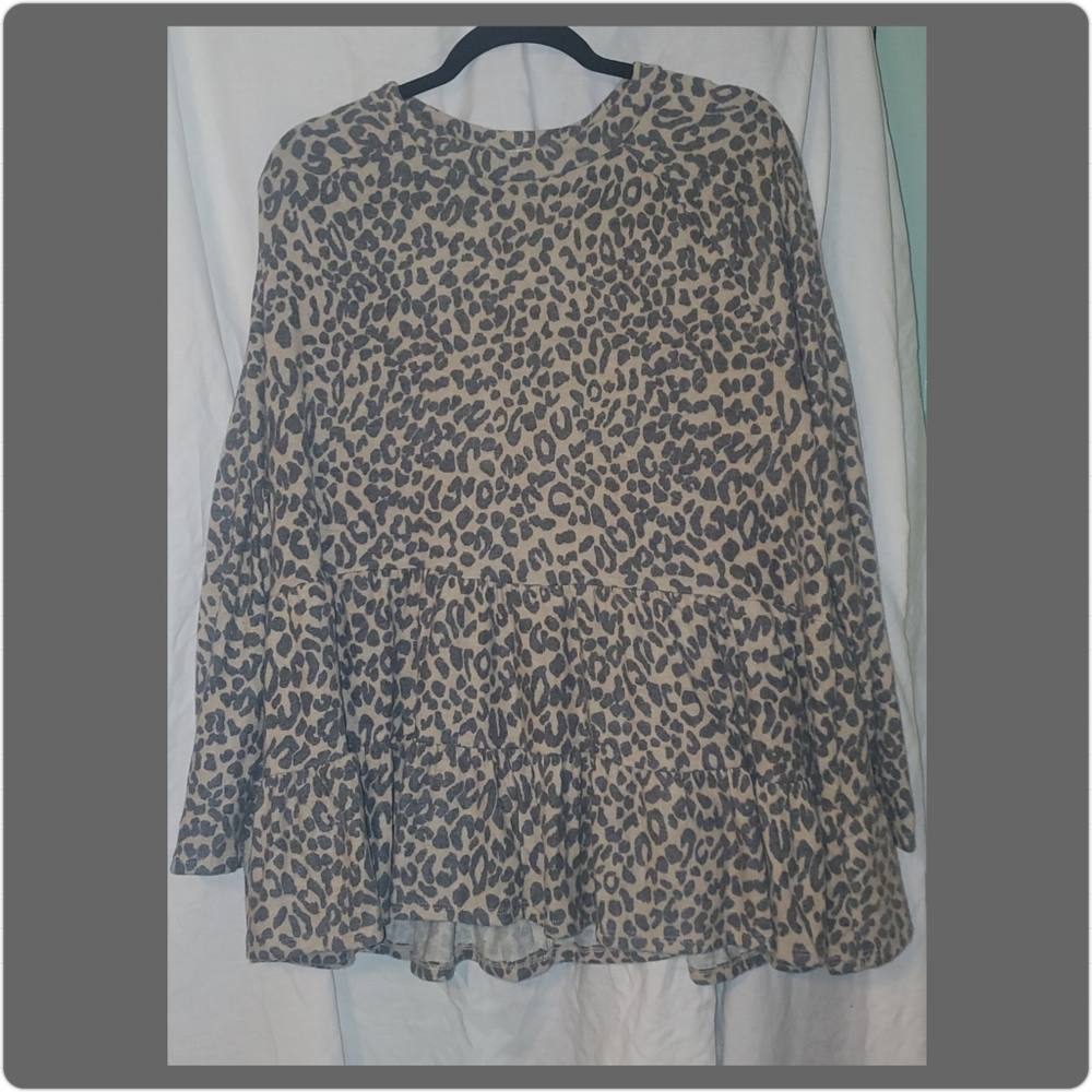 Long Sleeve Ruffled leopard print top.